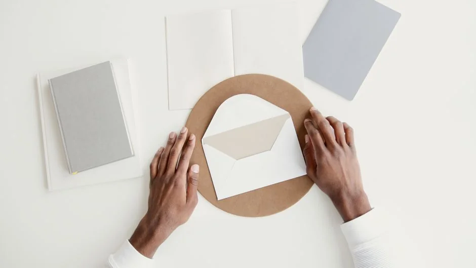 Ouvrez le planner avec « Hashtag Campaign » écrit à la main à côté du clavier. Parfait pour des thèmes liés aux réseaux sociaux et à la productivité.